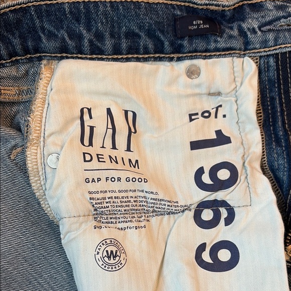 GAP Denim - Mom Jean - Picture 9 of 11